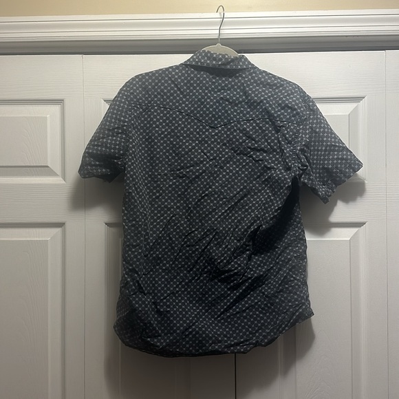 Lucky Brand Short Sleeve Button Up Snap Size Medium. - Picture 4 of 4